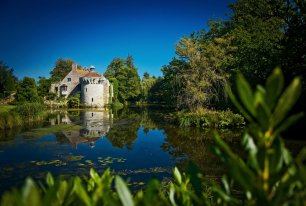 View Scotney Castle Photos >>