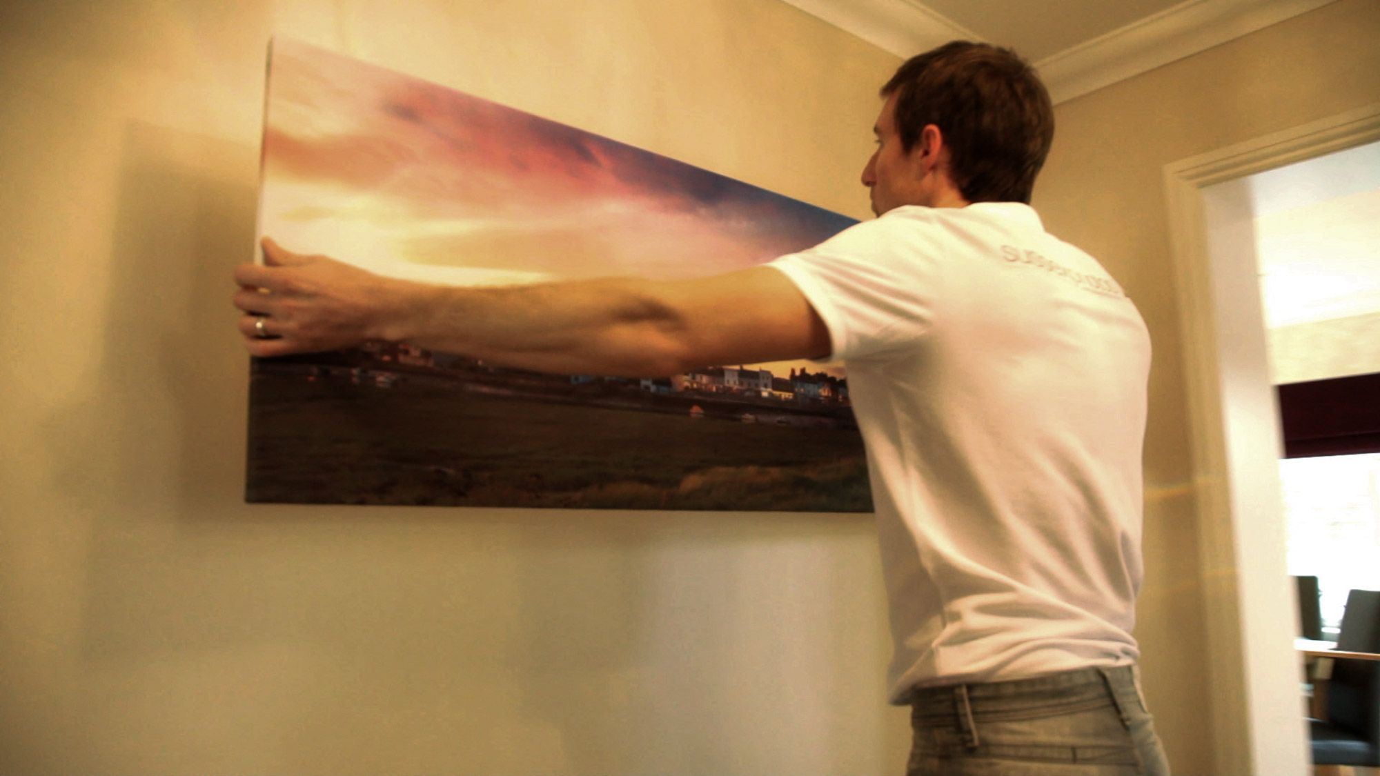 Hanging the artwork with a concealed locking system