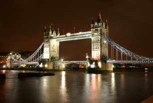 View London by Night Photos >>